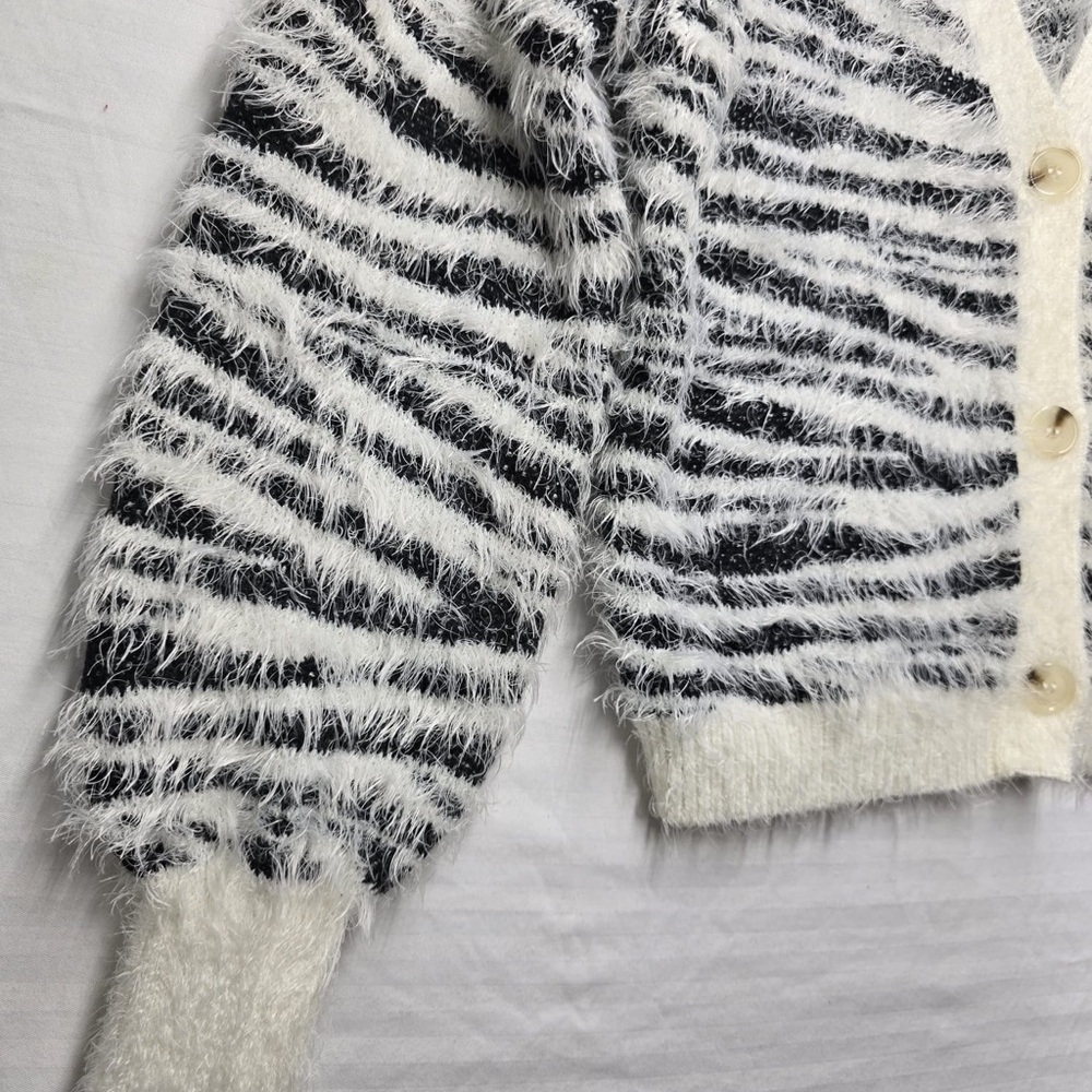 Cozy Striped Women's Cardigan - Picture 6 of 9